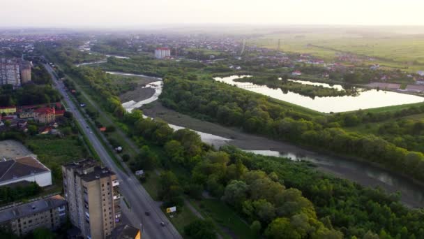 城中色彩斑斓的夕阳西下的德国湖景 — 图库视频影像