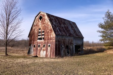 An old barn on a sunny day