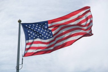 Rüzgardaki Amerikan Bayrağı