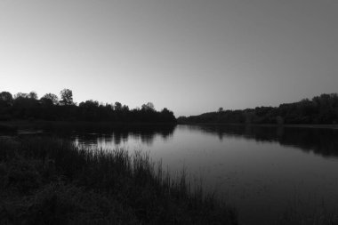 Bir yaz gününde şehir manzarası