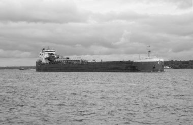 Bir yaz gününde şehir manzarası