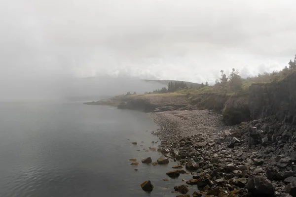 Skały Widokiem Ocean Atlantycki — Zdjęcie stockowe