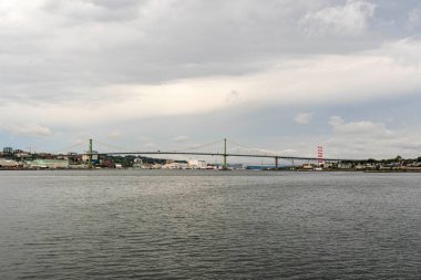 Sonbahar gününde şehir manzarası