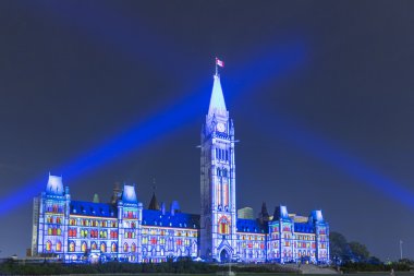 Kanada Parlamento binaları geceleri