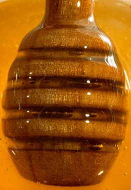 Ballı ahşap ballı şeker. Çok yakın çekim.