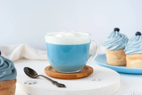 Boisson Mode Bleue Thé Pois Papillon Avec Lait Gâteau Pour — Photo