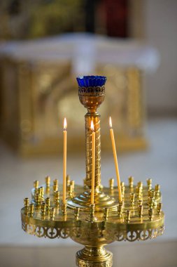 Hıristiyan Kilisesinde Yanan Mumlar