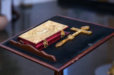 Hıristiyan Para-Ortodoks Kilisesinde Kutsal Haç ve Kutsal İncil