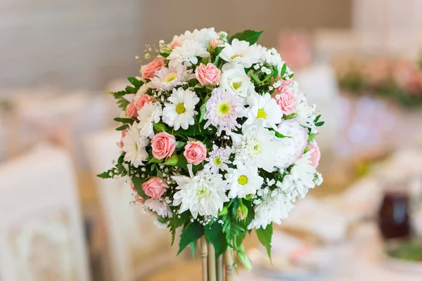 Flower Arrangement Wedding Banquet Table — Stock Photo, Image