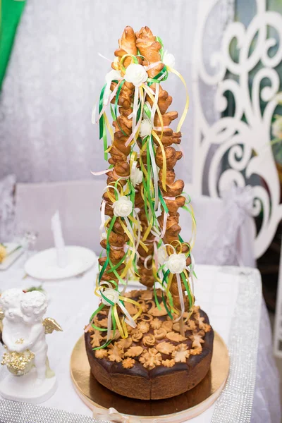 Pão Casamento Decorado Uma Mesa Restaurante — Fotografia de Stock