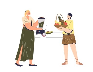 Genç çift organik meyve ve sebzelerden taze meyve suyu yapıyor.