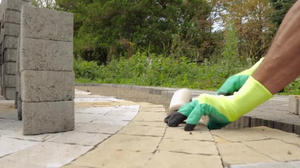 Construction worker makes new sidewalk pavement — Stock Footage Construction worker makes new sidewalk pavement Video Clip