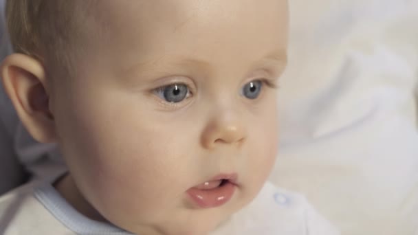 Çocuk yüzü yakın çekim — Stok video