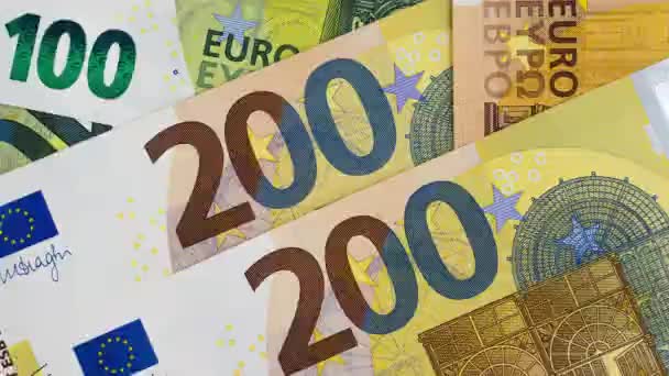 Банкноты евро, европейская валюта. Деньги в движении — стоковое видео