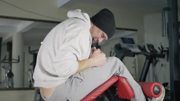 Bombear músculos abdominais treino fitness e musculação conceito — Vídeo de Stock