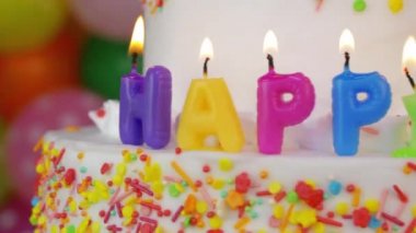 Renkli pasta Mutlu yıllar mumları