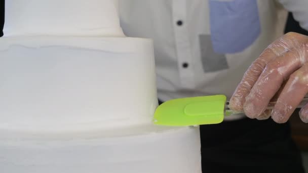 Cake crème applicatie taart maken proces in close-up — Stockvideo