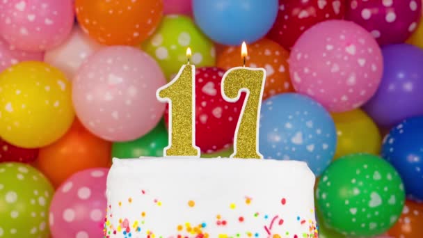 Numéros de bougie sur le gâteau de célébration — Video