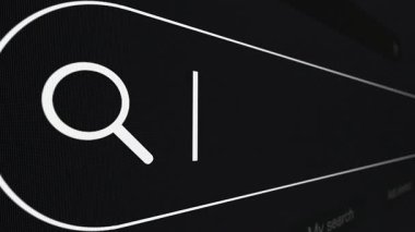 Temiz bir beyaz arama alanı, siyah ekranda basit bir modern arayüz ile yazılan küçük işletmeleri gösterir