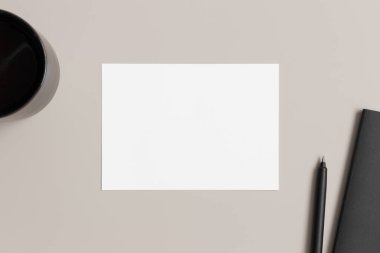 Çalışma alanı aksesuarlı davetiye beyaz kart modeli. 5x7 oranı, A6, A5 'e benziyor..