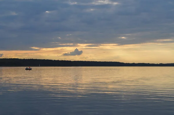 Pôr Sol Sobre Lago Polonês Masuria Barco Solitário Lago — Fotografia de Stock