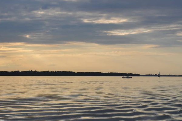 Pôr Sol Sobre Lago Polonês Masuria Barco Solitário Lago — Fotografia de Stock