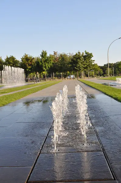 Wasserfontänen Hintereinander Einem Sonnigen Tag Berliner Wasserstrom — Stockfoto