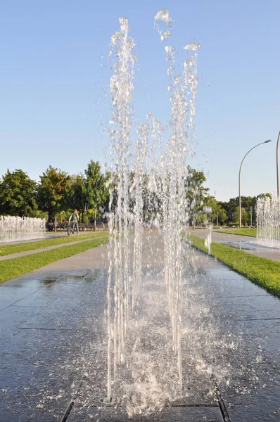 Wasserfontänen Hintereinander Einem Sonnigen Tag Berliner Wasserstrom — Stockfoto