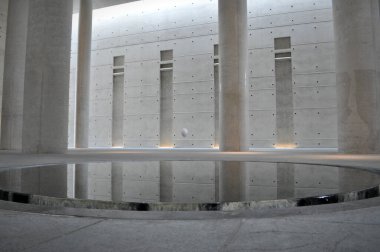 Treptow krematoryumu modern mimari beton iç mimari inşa ediyor