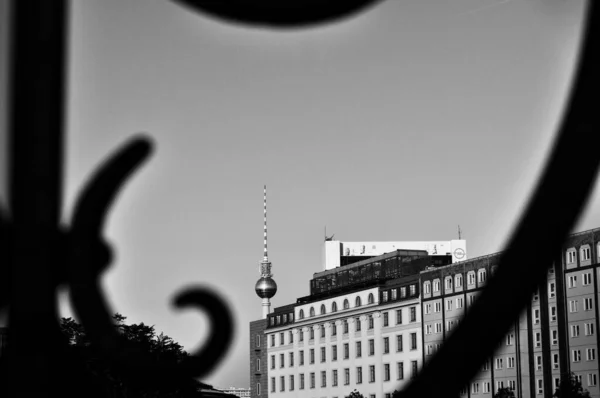 Torre Vigilancia Televisión Berlín Alemania Barandilla Puente Metal Construcción — Foto de Stock