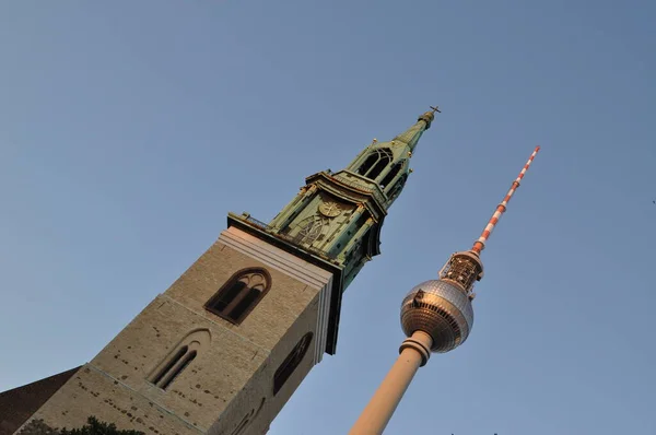 柏林Fernsehturm的电视塔 — 图库照片