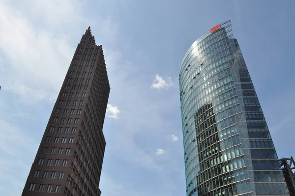 Dos Rascacielos Fachada Vidrio Pared Del Edificio Oficinas Reflejado Vidrio — Foto de Stock