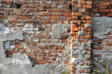 Eski bina harabesi, hasarlı tuğla duvar terk edilmiş