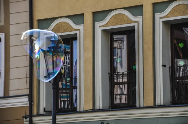 Большой Мыльный Пузырь Весело Городе Форме — стоковое фото