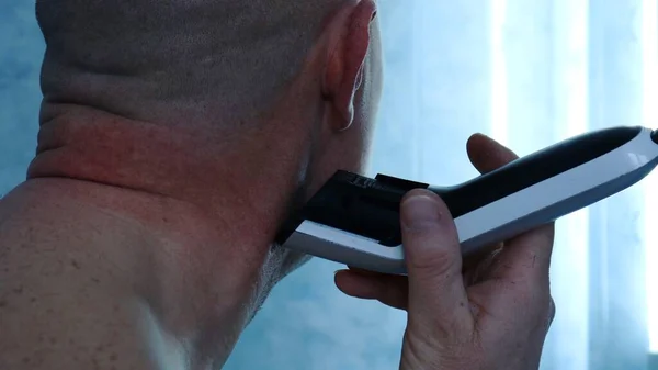 Thorough Self Shaving Stubble Man Neck Home Electric Hair Clipper — Φωτογραφία Αρχείου