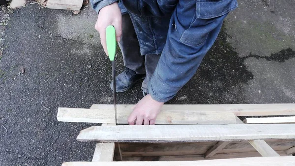 Top View Hands Working Carpenter Blue Uniform Hand Hacksaw Green — Stock Photo, Image