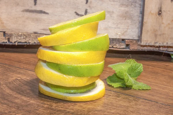 Plasterek cytryny i limonki — Zdjęcie stockowe