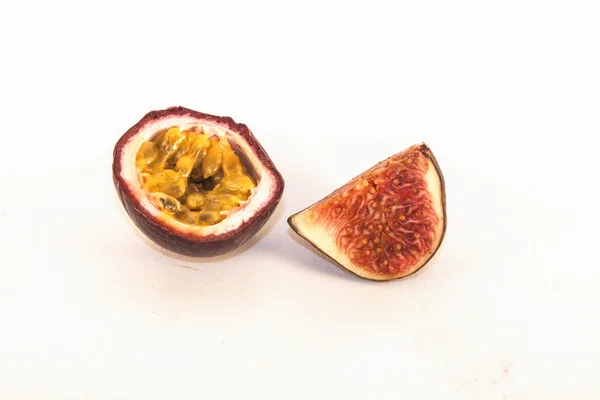 Passion fruit and fig — Stock Photo, Image