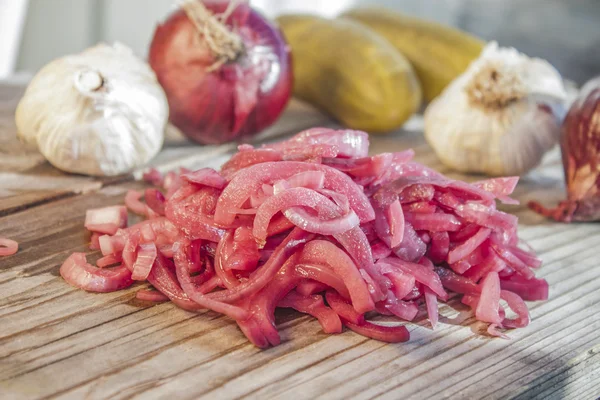 Marine edilmiş kırmızı soğan