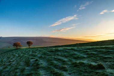 Güneşin doğuşunda cennet gibi bir güney manzarası