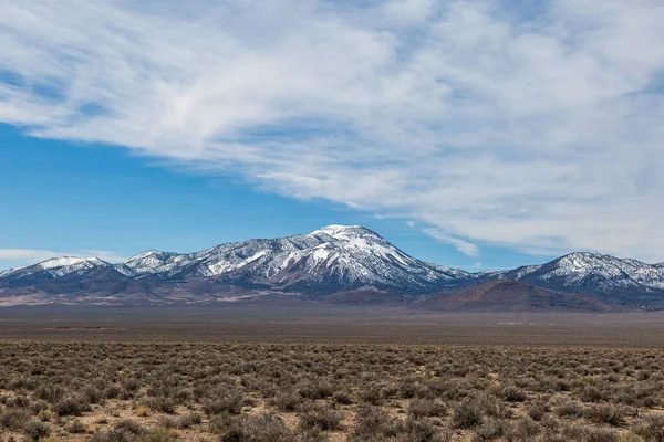 Pohled Zasněžené Hory Podél Mimozemské Dálnice Nevadě — Stock fotografie