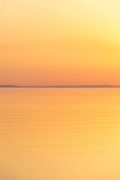 Ein Lebhafter Sonnenuntergang Über Dem Ozean Der Walisischen Küste — Stockfoto
