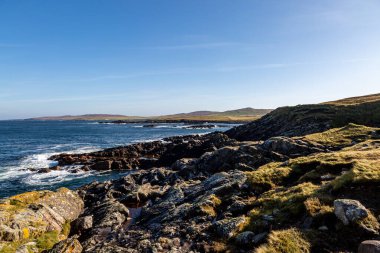 Batı Adalarındaki Kuzey Uist 'in engebeli kıyı şeridi.