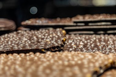 İsviçre 'de satılık çikolatalar sergileniyor.