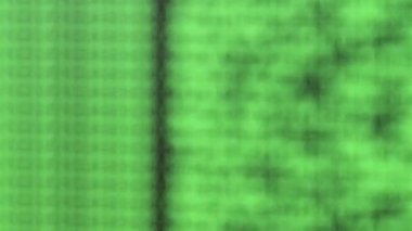 Siyah ekranda hareket eden yeşil bilgisayar yazılım kodu cama yansıyor. Raf sunucu tabanı, dinamik metin çalışan ve pc ekranında akan soyut bilgisayar hack 'leme işlemi.