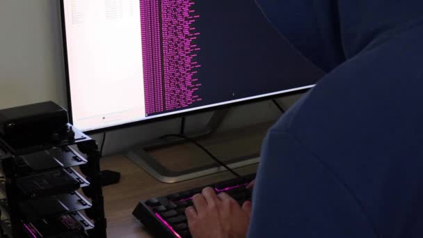 Hacker Escreve Código Para Ataque Programar Vírus Com Seu Computador — Vídeo de Stock