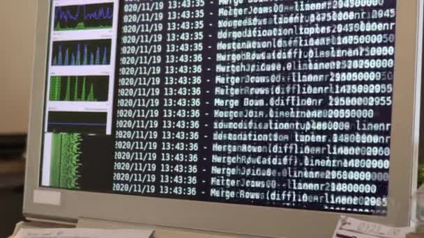 Weißer Computersoftware Code Bewegt Sich Auf Einem Schwarzen Monitor Computer — Stockvideo