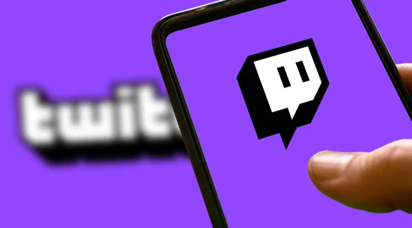 Logo Twitch Ungu Pada Layar Smartphone Dengan Latar Belakang Ungu Stok Lukisan  