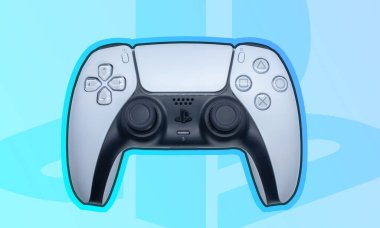 Playstation 5 oyun denetleyici mavi dizayn arka planında izole edildi. Siyah-beyaz playstation 5 'i çalıştırın. Sony ps5 oyun sahası yakından.