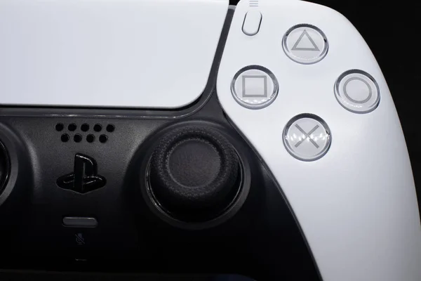 Gamepad Ps5 Zamyka Się Światłami Cieniami Czarno Biały Kontroler Playstation Obrazy Stockowe bez tantiem